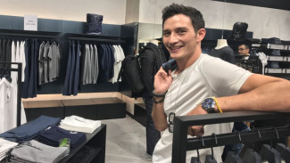 Alasan Mike Lewis Jarang Cuci Celana Jeans