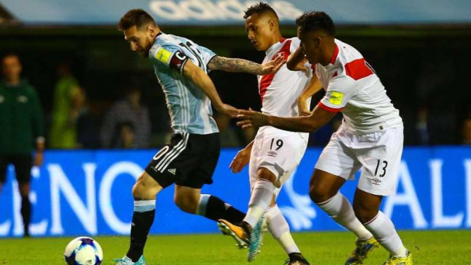 Bomber Argentina, Lionel Messi dijaga ketat pemain belakang Peru