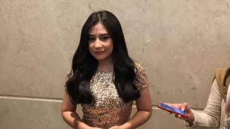 Wizzy Bikin Prilly Latuconsina Minder