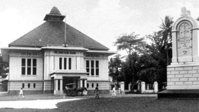 Gedung De Javasche Bank cabang Padang pada tahun 1931.