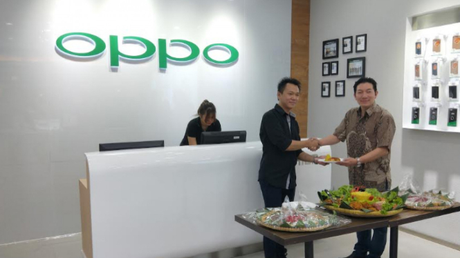 Pembukaan toko Oppo ke-212 di Bandung