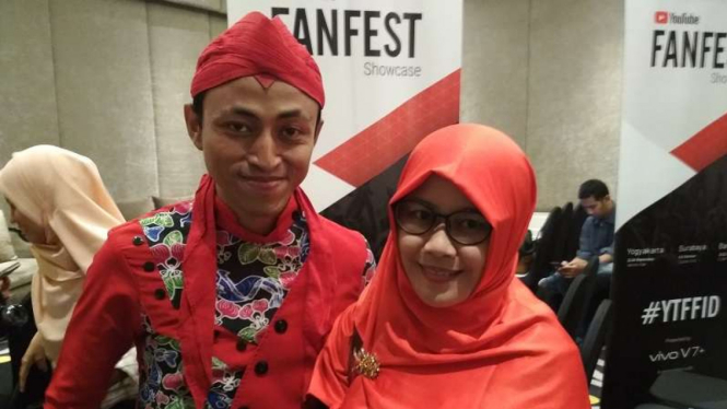 Gamelawan dan istrinya, Sani, di YouTube Fanfest Showcase Surabaya, Jawa Timur