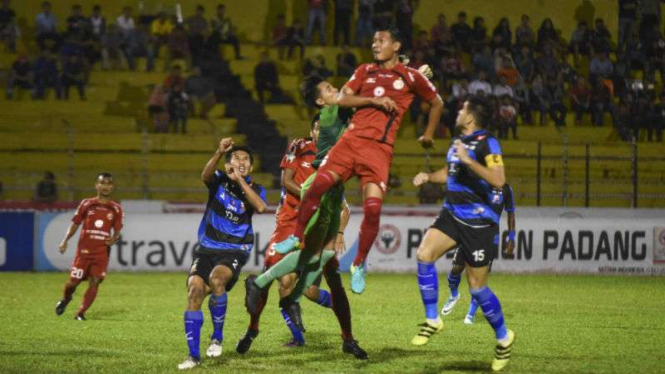 Duel Semen Padang vs Madura United