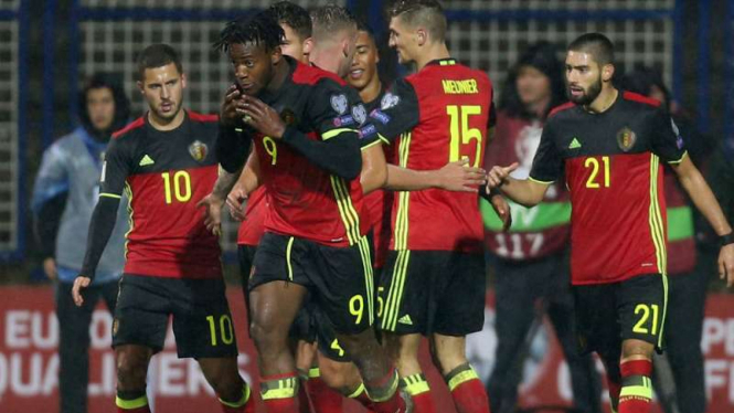Para pemain Belgia rayakan gol