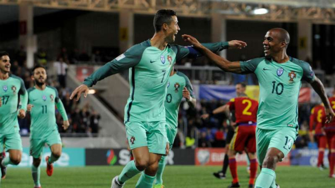 Para pemain Portugal rayakan gol Cristiano Ronaldo