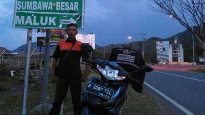 Bismo, biker yang keliling Indonesia dengan motor bebek.