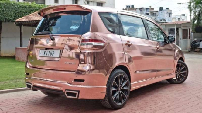 Suzuki Ertiga berkilauan dari India.