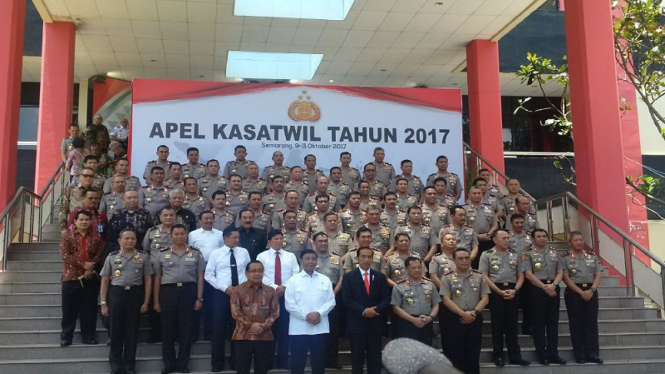  Presiden Joko Widodo bersama pejabat tinggi Polri dalam di Akpol Semarang