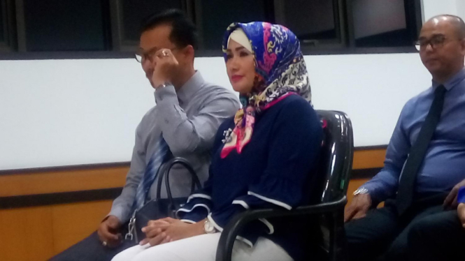 Yuni Indriyati dalam Sidang Cerai dari Donny Kesuma