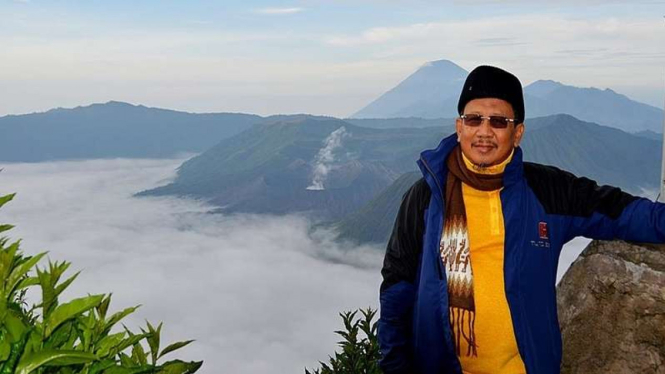Anton Apriyantono, mantan Menteri Pertanian periode 2004-2009, yang gemar mendaki gunung.