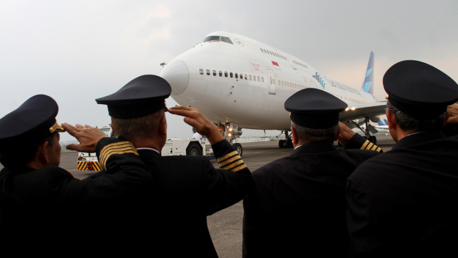 Pilot pesawat Garuda Indonesia.