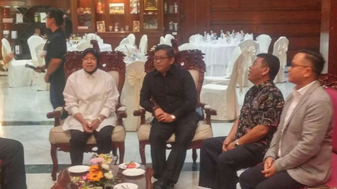 Sekjen PDIP, Hasto Kristiyanto, menemui Wali Kota Surabaya, Tri Rismaharni atau Risma. 
