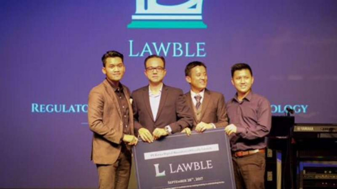 Founder dan CEO Lawble, Charya Rabindra Lukman (kedua kiri).