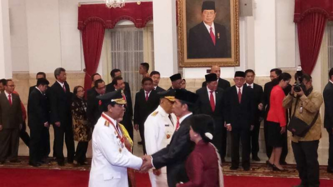 Presiden Joko Widodo lantik Sri Sultan Hamengkubuwono X jadi Gubernur DIY