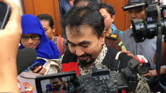 Ada Hubungan Keluarga, Saksi Aa Gatot Undur Diri