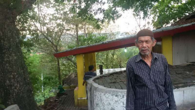 Sutomo, juru kunci makam Sunan Kuning, di kompleks makam sang ulama asal Tiongkok itu, di Kota Semarang, Jawa Tengah.