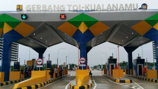 Gerbang Tol Kualanamu.