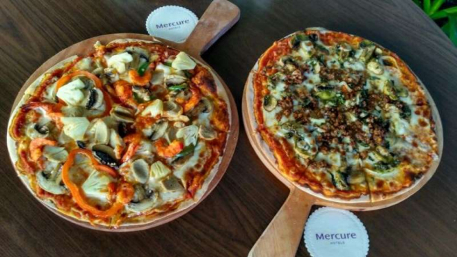 Create Own Pizza di Mercure Hotel Bali