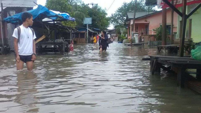 Banjir landa Kota Medan, Jumat, 13 Oktober 2017.