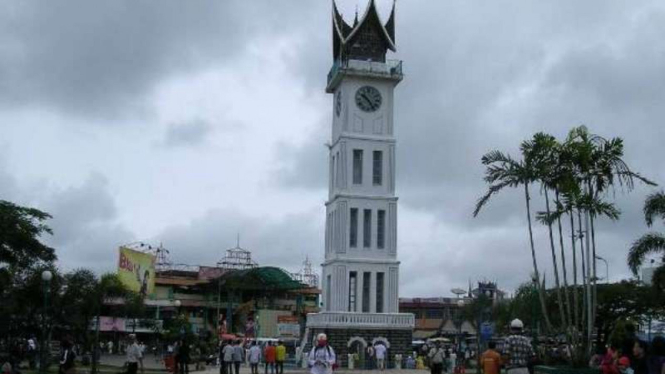 Jam Gadang di jantung kota Bukittinggi, Sumatera Barat.