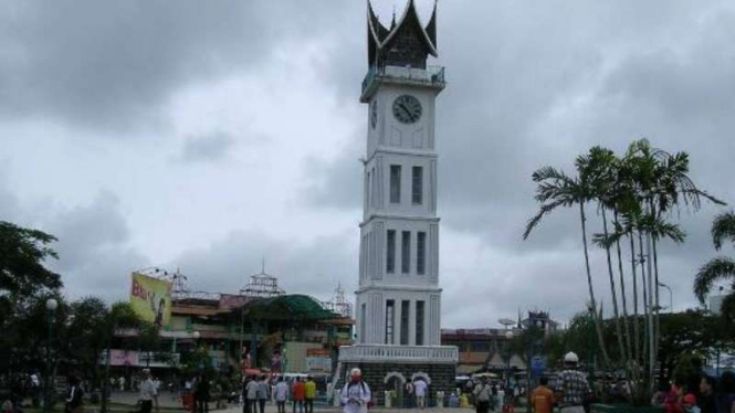 Kejanggalan Angka Empat pada Jam Gadang Masih Misteri