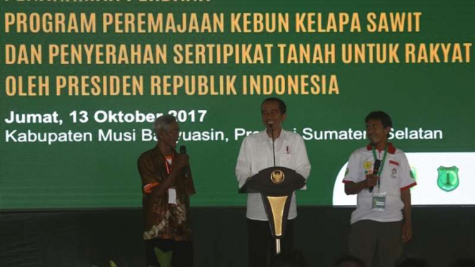 Presiden Joko Widodo resmikan peremajaan kebun sawit milik rakyat di Sumsel