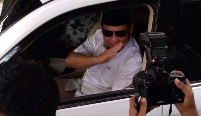 Prabowo Subianto usai mendaftarkan Partai Gerindra ke Kantor KPU Pusat.