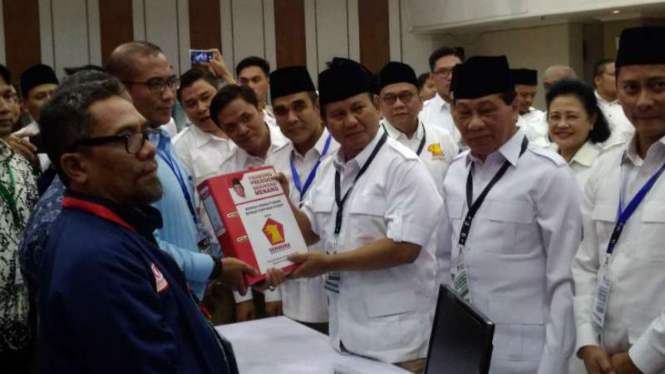  Ketua Umum Partai Gerindra Prabowo Subianto memimpin pendaftaran ke KPU