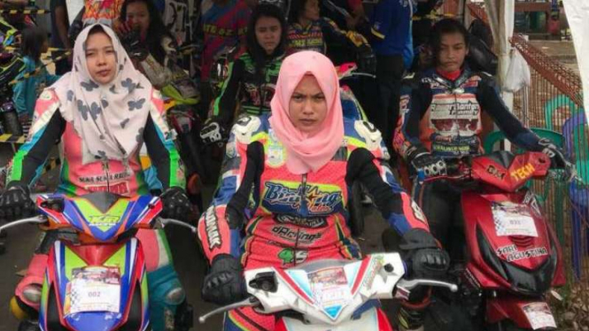 Pembalap berhijab di ajang Road Race Sumatera Prix Round 3