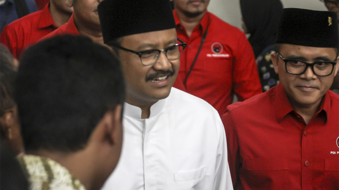 Bakal calon gubernur, Saifullah Yusuf alias Gus Ipul (kiri).