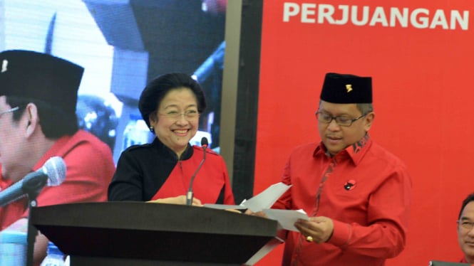 Ketua Umum PDI Perjuangan Megawati Soekarnoputri (kiri).
