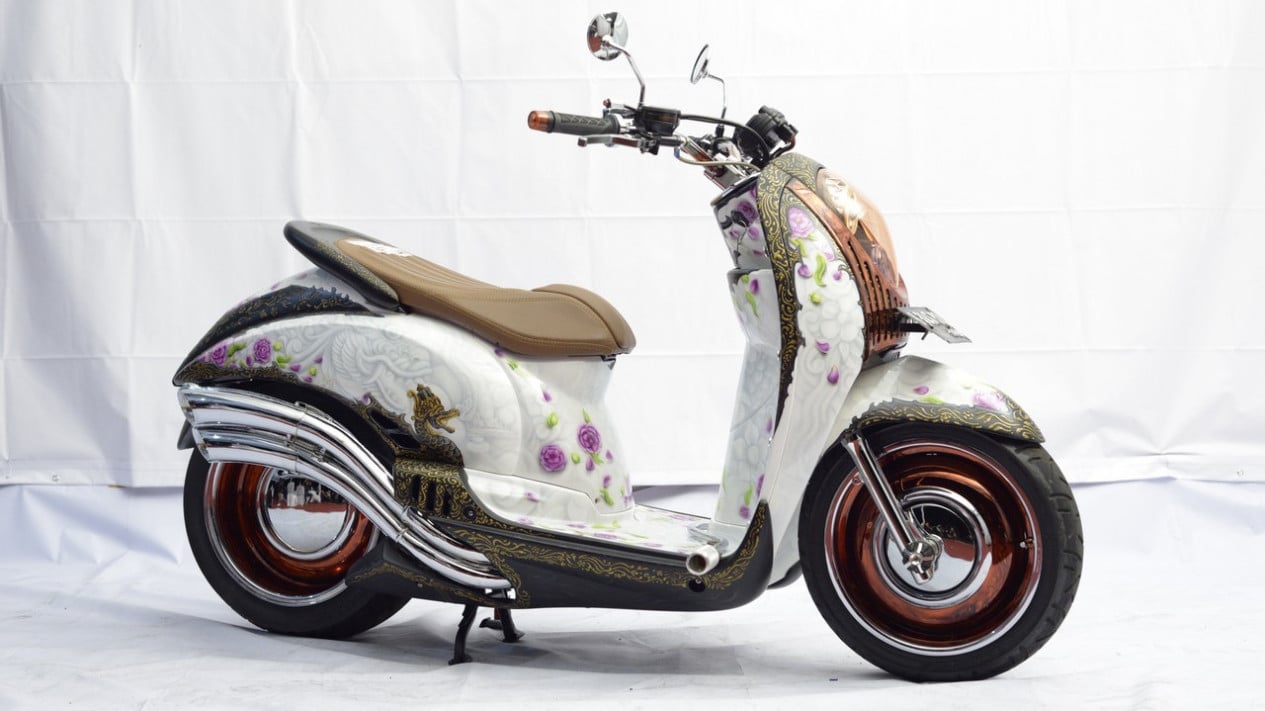 Bodi Honda Scoopy Ini Dibatik Pakai Canting