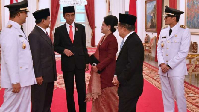Kemesraan Prabowo, Jokowi, JK, Iriana, serta Anies-Sandi.