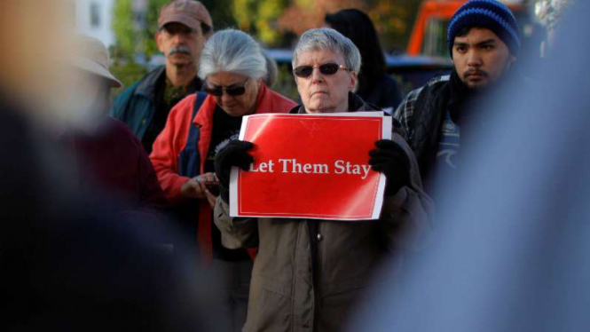 Demonstrasi meminta keluarga WNI tidak diusir dari New Hampshire
