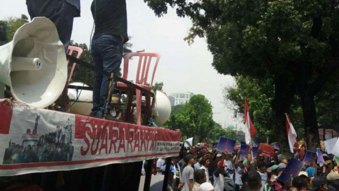 Demo nelayanan di Balai Kota Jakarta untuk menolak reklamasi 