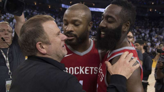 Pebasket Houston Rockets, James Harden rayakan kemenangan atas Warriors