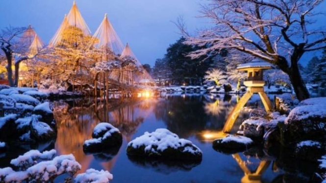 Taman Kenrokuen di musim dingin