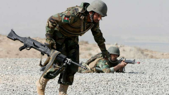 Militer Afganistan melakukan latihan