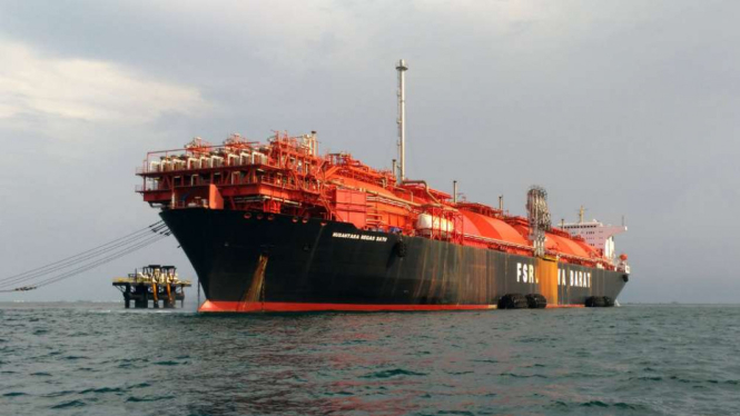 Kapal pemasok Liquid Natural Gas (LNG) di Jawa Barat