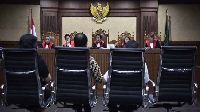 Ketua Majelis Hakim sidang kasus dugaan korupsi proyek e-KTP, Jhon Halasan Butarbutar, saat memimpin sidang.