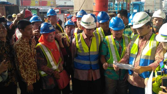 Anies-Sandi tinjau proyek MRT