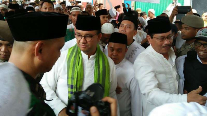 Gubernur DKI Jakarta, Anies Baswedan di Masjid Jami Al Mansur