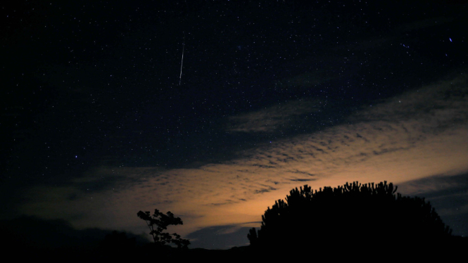 Penampakan hujan meteor Orionid 2017 di Spanyol.