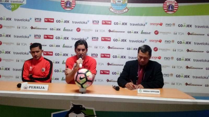 Pelatih Persija Jakarta, Stefano Cugurra, dan Rudi Widodo