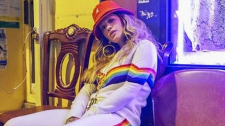 Suarakan Nasib Pengungsi, Rita Ora Gagas 'Open Mic Project'