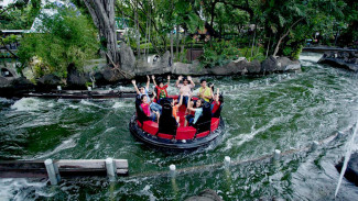 Sensasi Naik Wahana Baru di Dufan Bersama Keluarga VIVA