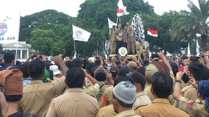 Aksi unjuk rasa ribuan perangkat desa di depan Istana Negara, Jakarta. (Foto ilustrasi)