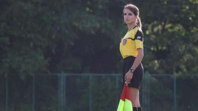 Wasit cantik, Karolina Bojar