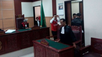 Dituntut Enam Bulan, Axel Lemparkan Tanda Cinta