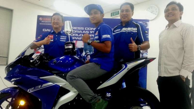 Pembalap muda Indonesia, Galang Hendra Pratama (di atas motor)